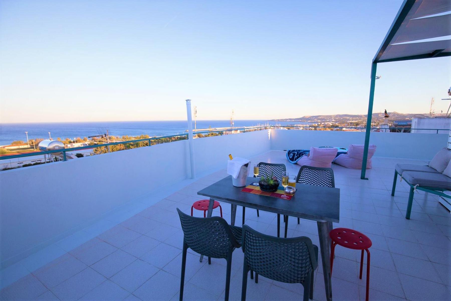 Apartment Groovy & Cozy With Private Seaview Rooftop Terrace *